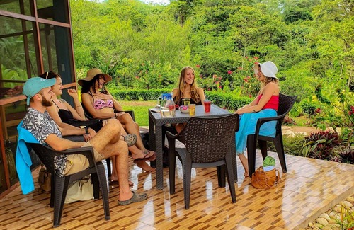 Zapatero House | A tropical wonderland.
