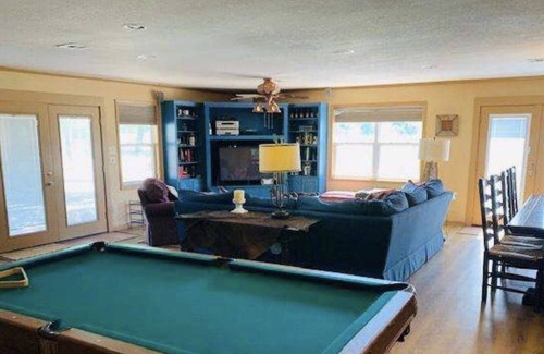 Riesel House | A true elegant, peaceful getaway, Close to Waco, Magnolia Silos and Waco