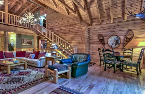 Pioneer Trail House | A True Tahoe Log Home-Surrounded By Forest 4 Bedrooms, Hot Tub, Spacious Deck