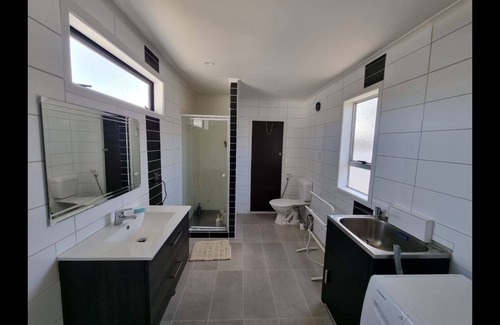 Hastings Apartment | A two-bedrooms guest house in the city!