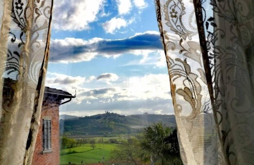 Pozzo Apartment | A typical house located in the historic village of Pozzo della Chiana, with a large furnished terrac