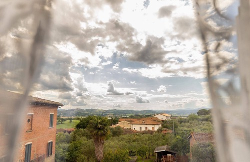 Pozzo Apartment | A typical house located in the historic village of Pozzo della Chiana, with a large furnished terrac