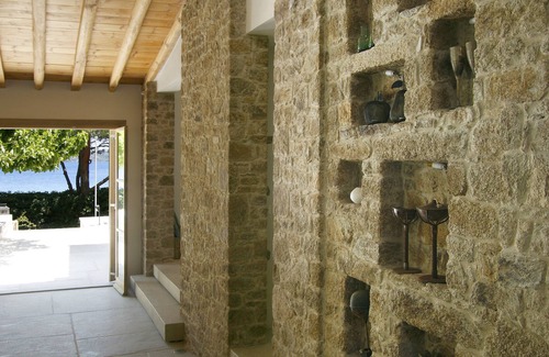 Kanapitsa Villa | Α unique beachfront residence that could not be closer to the sea.
