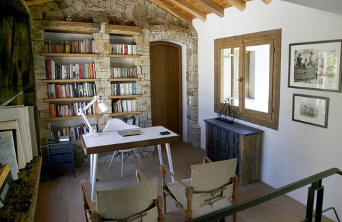 Kanapitsa Villa | Α unique beachfront residence that could not be closer to the sea.