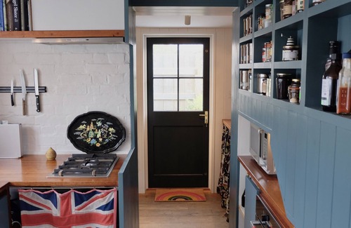 Deal Apartment | A Unique, coastal cottage, located just seconds from Kingsdown seafront, Kent. Perfect for a Summer