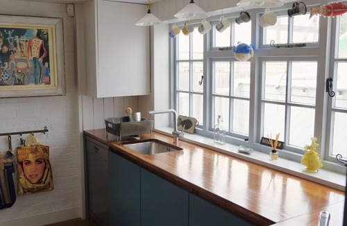 Deal Apartment | A Unique, coastal cottage, located just seconds from Kingsdown seafront, Kent. Perfect for a Summer