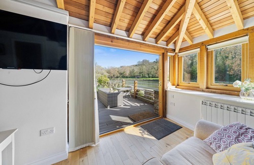 Salcombe Cabin | A Unique Hideaway by the Salcombe Estuary With Parking & Private Garden
