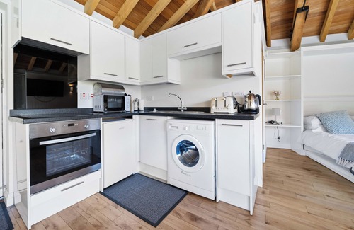 Salcombe Cabin | A Unique Hideaway by the Salcombe Estuary With Parking & Private Garden