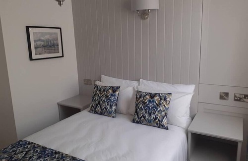 Canterbury House | A Unique space in the heart of Canterbury offering 4 suites and 2 rooms