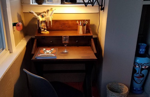 Madrid House | A Unique Vacation Rental Overrun By Pennies! Walk To Everything In Town!