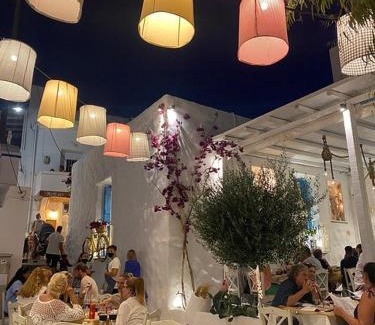 Naxos House | A V G E R I N O S Naxos