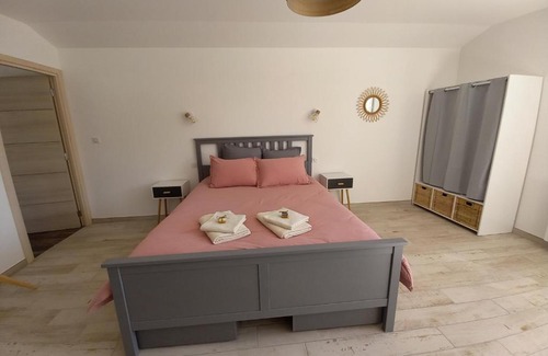 Monieux House | A Ventoux Yourte
