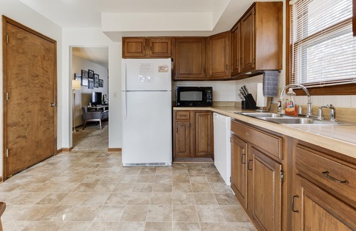 St. Joseph House | A Very Clean 2-Bedroom With Great Amenities