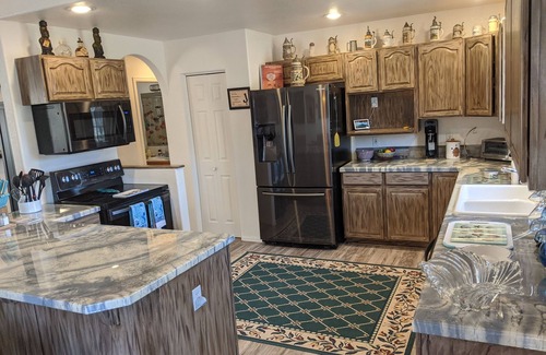 Fruitvale House | A Very Eclectic Décor Galore Cozy Home Near Orchards, Wineries, and Mountains