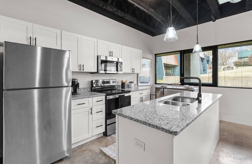 Nashville Apartment | A Vibrant & Chic Studio 8 min from Broadway