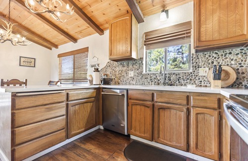 Groveland Cabin | A View Above the Pines at Pine Mountain Lake