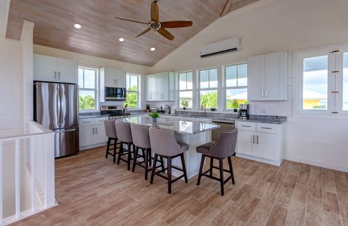Hope Town House | A ViewFaDayz - Brand New Pool Home with Dock Slip