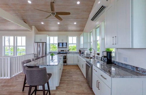 Hope Town House | A ViewFaDayz - Brand New Pool Home with Dock Slip