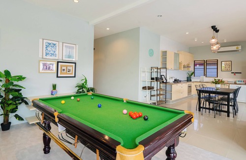 Nong Kae Villa | A villa in the heart of Hua Hin, 2.5 km from Beach with a private swimming pool.