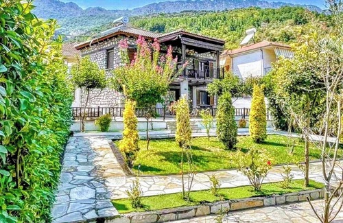 Mavromati Villa | A villa in the mountains with all amenities super close to great hiking tails