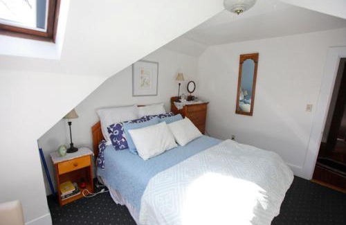 Newton Highlands House | A Village Bed and Breakfast