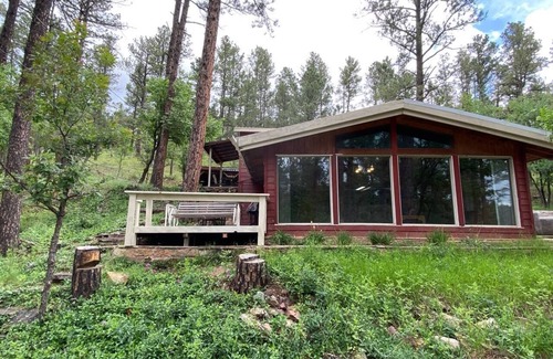 Ruidoso House | A Vintage Retreat within earshot of Rio Ruidoso -10 min walk to Midtown Ruidoso.