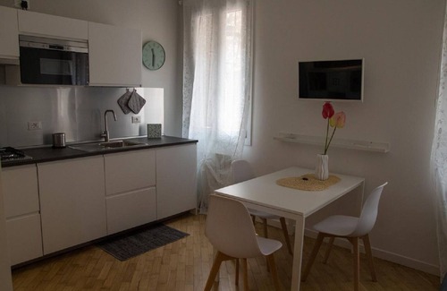 Case Peschiera-Lu Fraili Apartment | A vostra disposizione una TV a schermo piatto.