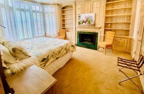 Sharp Park Villa | A walled sanctuary next to ocean and golf course