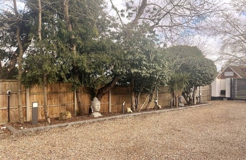 Slough House | A Warm Welcoming Cosy Bungalow, 10 mins to Windsor