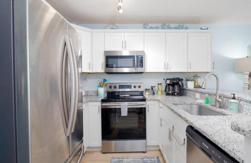 North Topsail Beach Apartment | A Wave From It All- Luxe 1BR at Villa Capriani