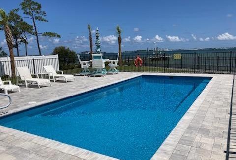 Navarre House | A Wave From It All