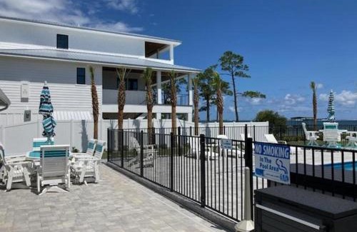 Navarre House | A Wave From It All