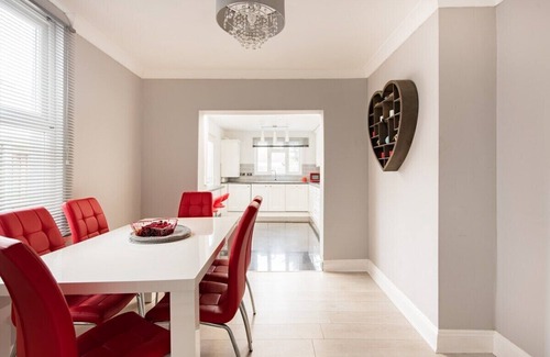 Clacton-on-Sea House | A Wave From It All by the Sea