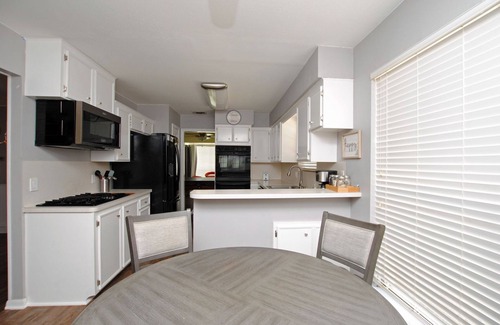 Memorial Parkway House | A welcoming 4 bedroom and 4.5 bathroom house with a private pool