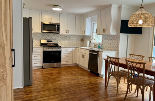 Martinez House | A welcoming Master's Rental convenient to course! An easy 4 miles!