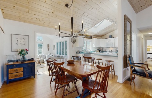West Chatham House | A well-appointed getaway near beach, Wifi, Gas grill, Fireplace