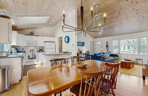 West Chatham House | A well-appointed getaway near beach, Wifi, Gas grill, Fireplace