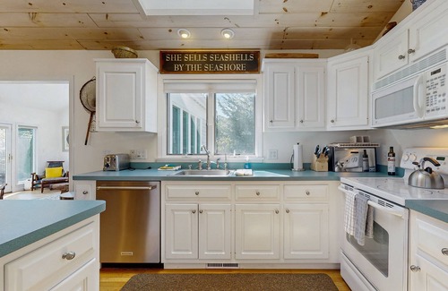 West Chatham House | A well-appointed getaway near beach, Wifi, Gas grill, Fireplace