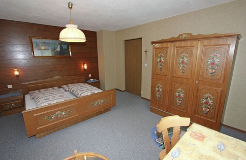 Ausservillgraten Apartment | A well kept holiday home, full of atmosphere and with a wooden decor.