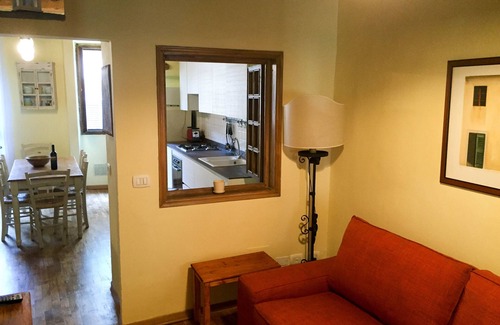 San Lorenzo Apartment | A window on Florence