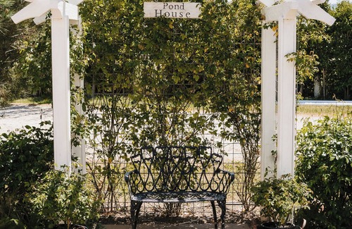 Santa Ynez House | A Wine Country Pond House