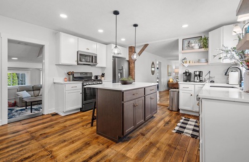 Dover House | A Winfield Bungalow
