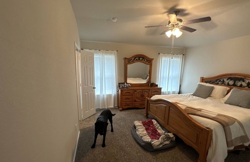 Killeen House | A wonderful 2 bedroom 2 bathroom home with full living room, kitchen and office!
