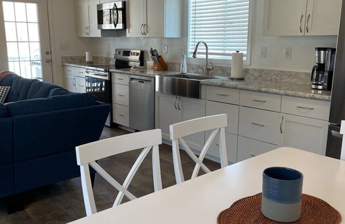 Hermosa Cottage | A wonderful 3 bedroom/2 bath rental (1,000 sq