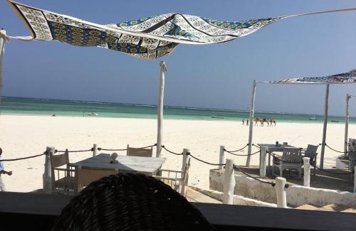 Mombasa House | A wonderful Beach property in Diani Beach Kenya - a dream holiday place