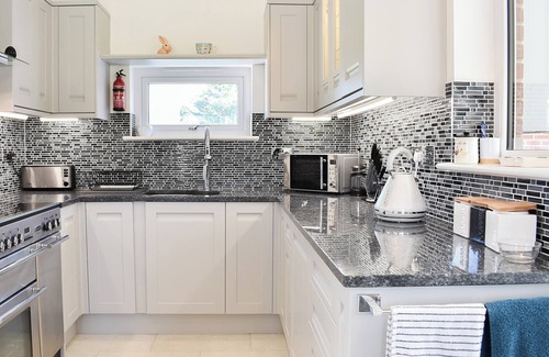 Cowes Cottage | A wonderful choice for an escape with friends.