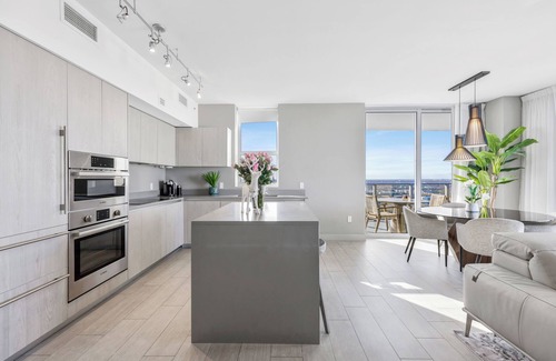 Hollywood South Central Beach Condo | A World of Beauty: The Breathtaking View Stylish Apartment