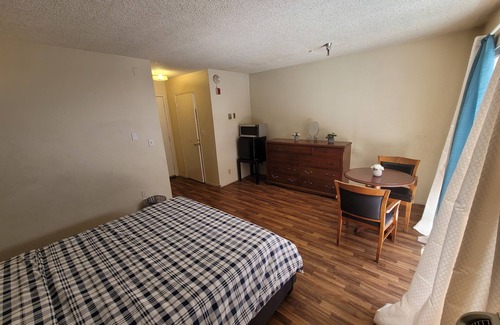 Pico - Robertson Hotel | (A05) Beverly Hills Hotel Style Unit