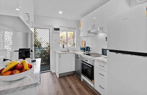 Adelaide Apartment | *A1 location & lifestyle @ tranquil seaside shores