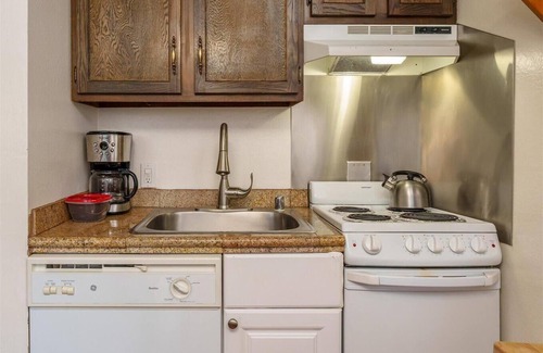 Yosemite West Condo | (A109) Studio Condominiums